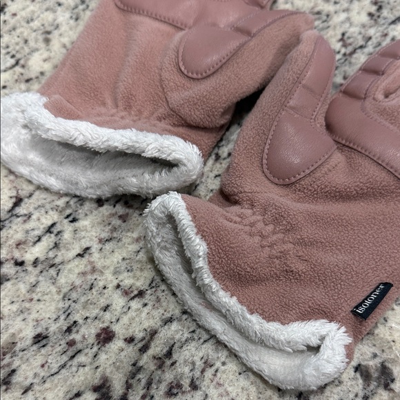 Isotoner Women’s Stretch Dusty Pink Fleece Gloves. One Size. - Picture 5 of 14
